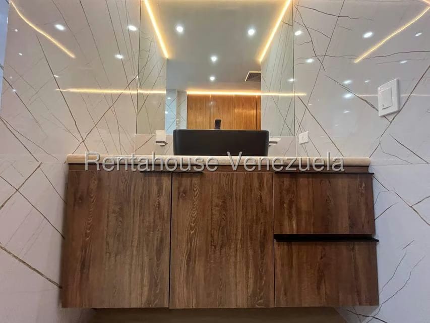 Apartamento (1 Nivel) en Venta en Campo Alegre, Distrito Metropolitano - 23