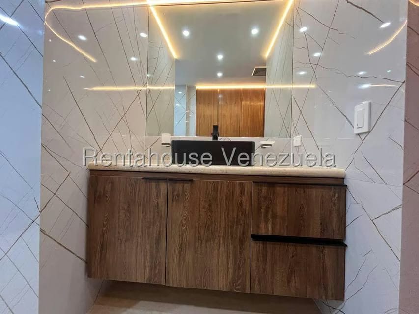 Apartamento (1 Nivel) en Venta en Campo Alegre, Distrito Metropolitano - 24