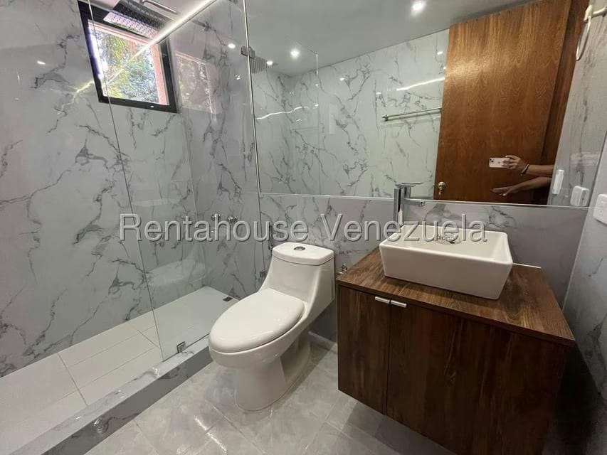 Apartamento (1 Nivel) en Venta en Campo Alegre, Distrito Metropolitano - 37