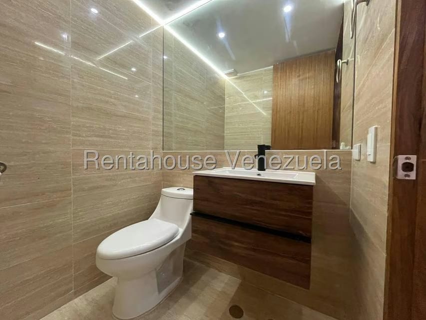 Apartamento (1 Nivel) en Venta en Campo Alegre, Distrito Metropolitano - 49