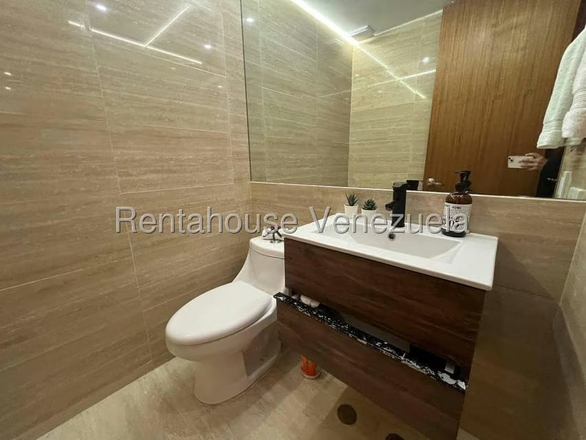 Apartamento (1 Nivel) en Venta en Campo Alegre, Distrito Metropolitano - 71