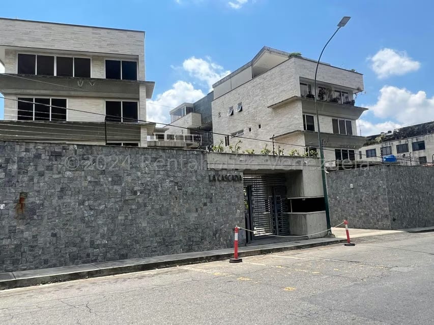 Apartamento (Planta Baja) en Venta en Los Palos Grandes, Distrito Metropolitano - 2
