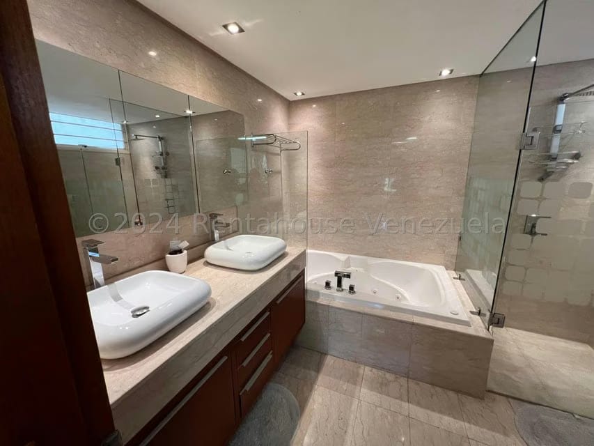 Apartamento (Planta Baja) en Venta en Los Palos Grandes, Distrito Metropolitano - 21