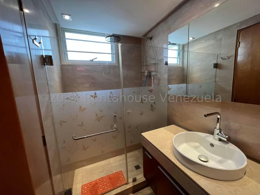 Apartamento (Planta Baja) en Venta en Los Palos Grandes, Distrito Metropolitano - 25