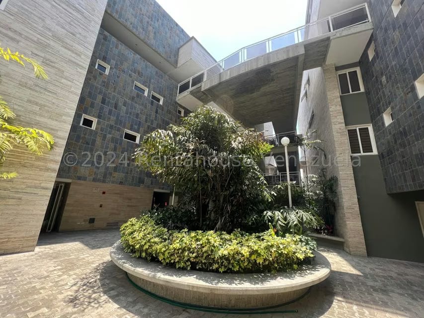 Apartamento (Planta Baja) en Venta en Los Palos Grandes, Distrito Metropolitano - 4
