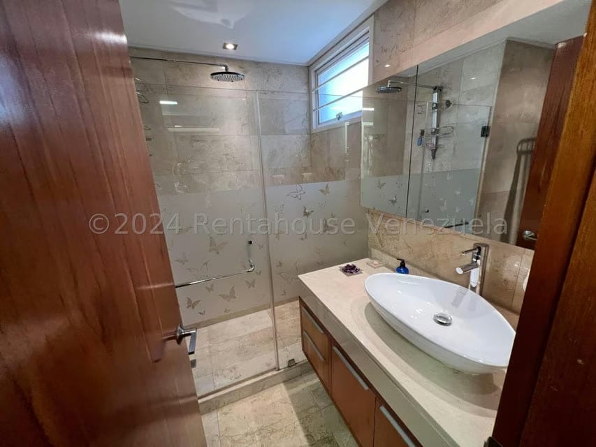 Apartamento (Planta Baja) en Venta en Los Palos Grandes, Distrito Metropolitano - 31