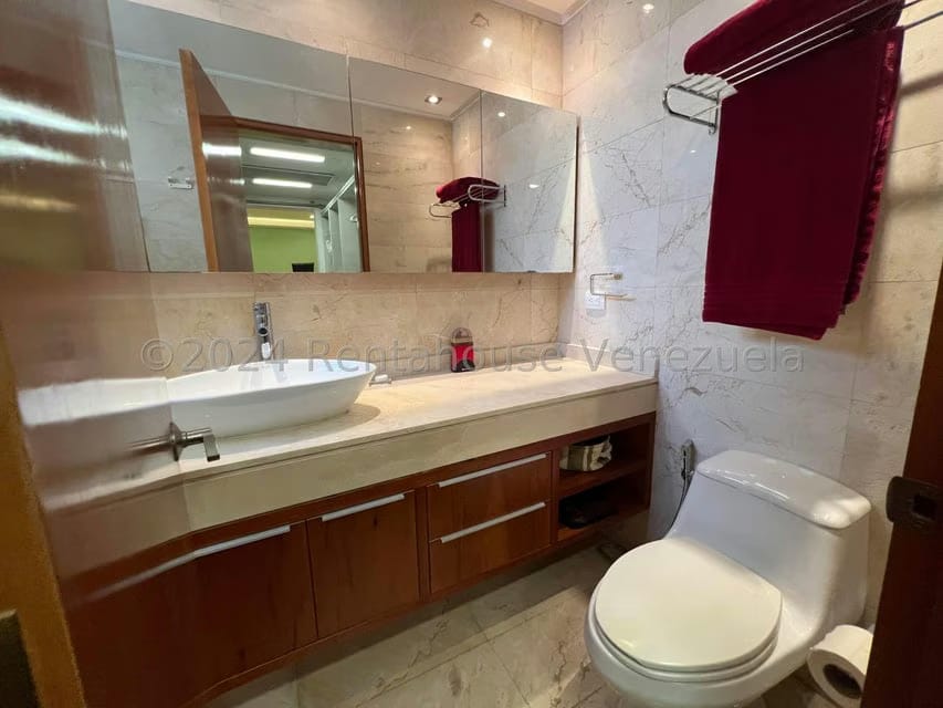 Apartamento (Planta Baja) en Venta en Los Palos Grandes, Distrito Metropolitano - 35