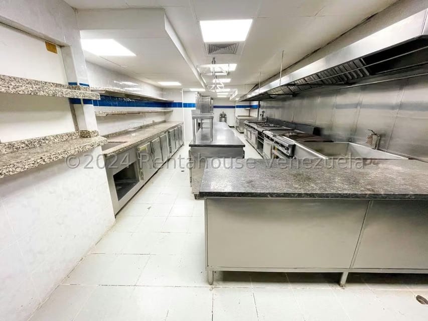 Comercial (Local Comercial) en Alquiler en Los Palos Grandes, Distrito Metropolitano - 11