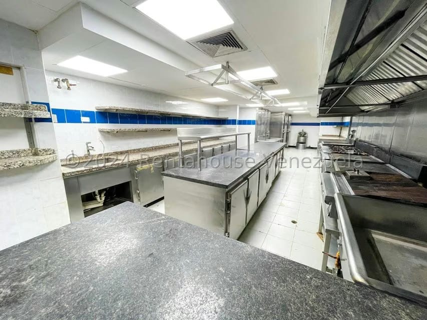 Comercial (Local Comercial) en Alquiler en Los Palos Grandes, Distrito Metropolitano - 12