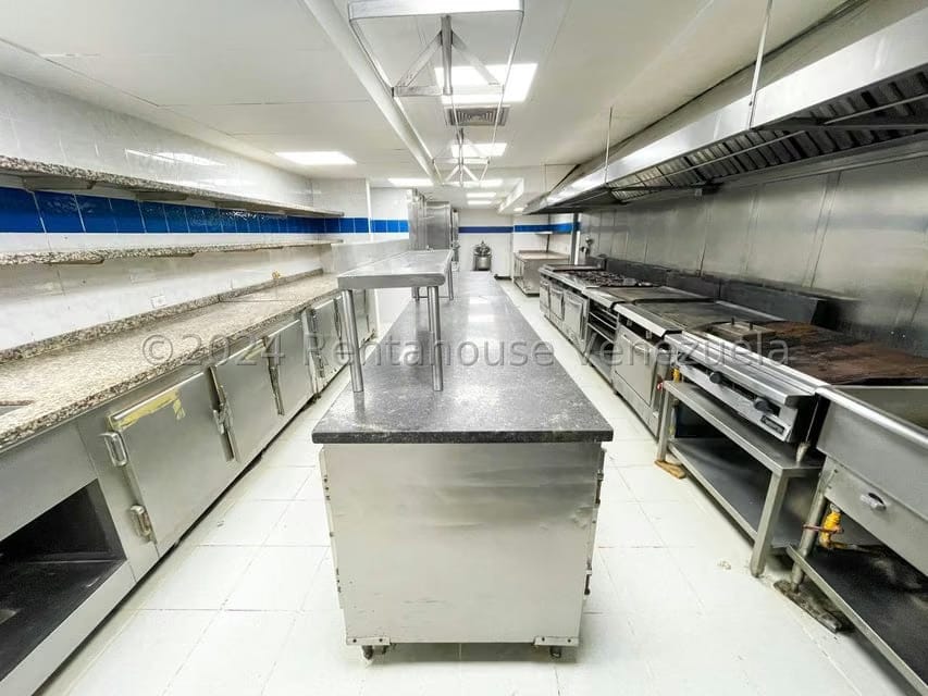 Comercial (Local Comercial) en Alquiler en Los Palos Grandes, Distrito Metropolitano - 13