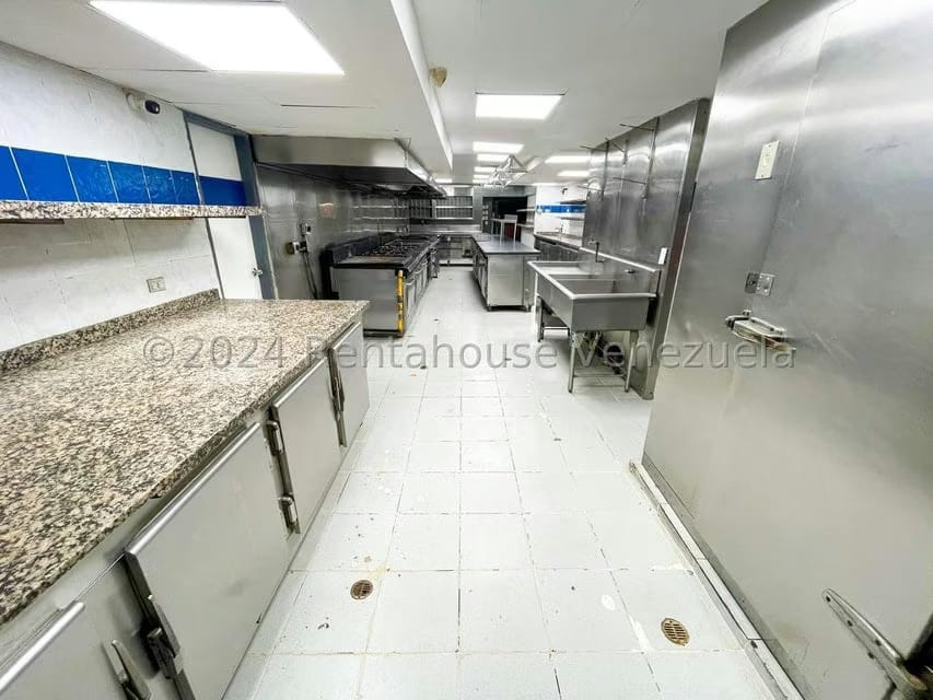 Comercial (Local Comercial) en Alquiler en Los Palos Grandes, Distrito Metropolitano - 14