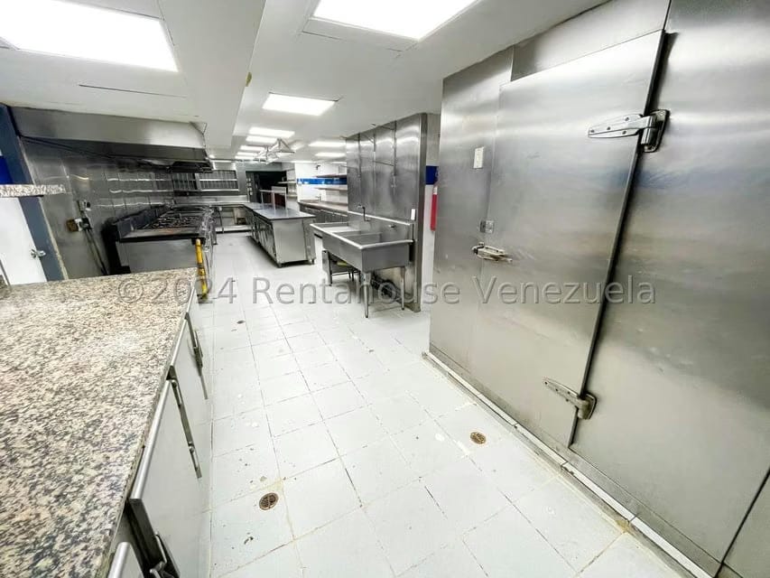 Comercial (Local Comercial) en Alquiler en Los Palos Grandes, Distrito Metropolitano - 16