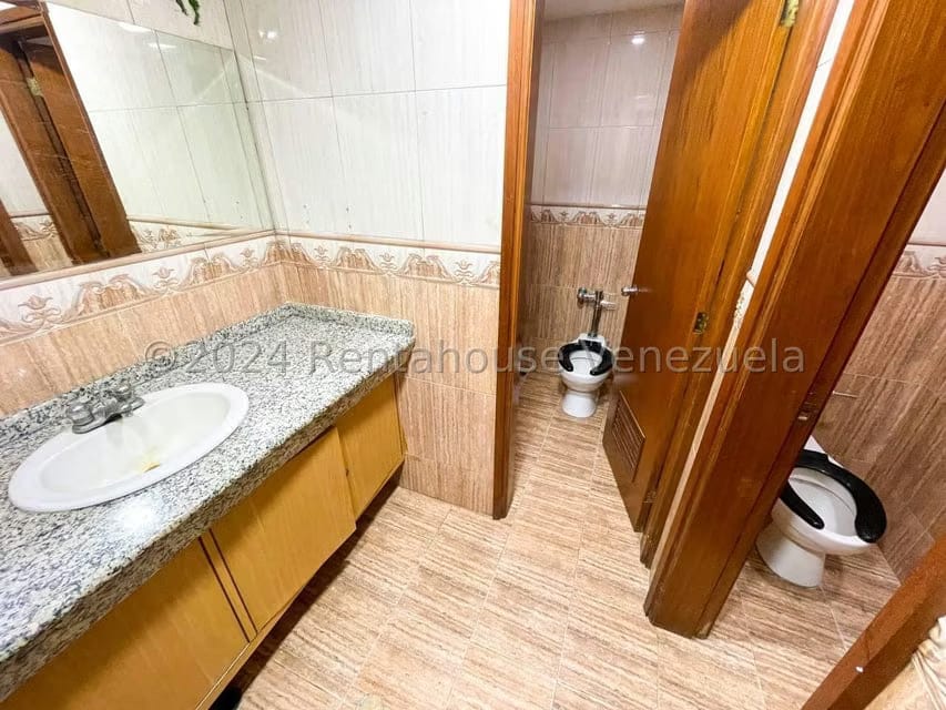 Comercial (Local Comercial) en Alquiler en Los Palos Grandes, Distrito Metropolitano - 17