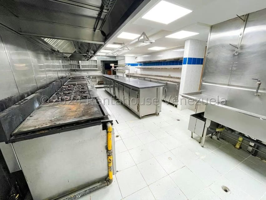Comercial (Local Comercial) en Alquiler en Los Palos Grandes, Distrito Metropolitano - 18