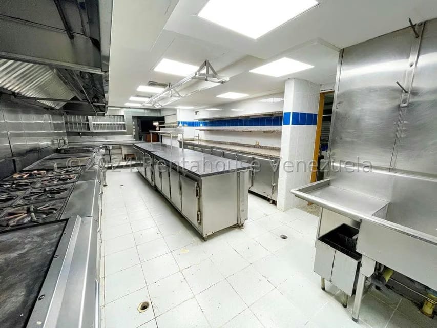Comercial (Local Comercial) en Alquiler en Los Palos Grandes, Distrito Metropolitano - 19