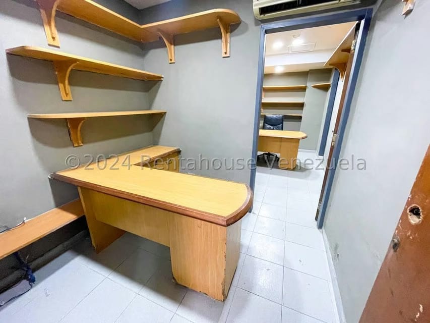 Comercial (Local Comercial) en Alquiler en Los Palos Grandes, Distrito Metropolitano - 23