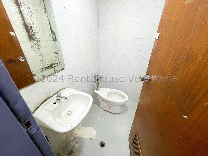 Comercial (Local Comercial) en Alquiler en Los Palos Grandes, Distrito Metropolitano - 26