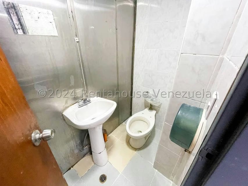 Comercial (Local Comercial) en Alquiler en Los Palos Grandes, Distrito Metropolitano - 27