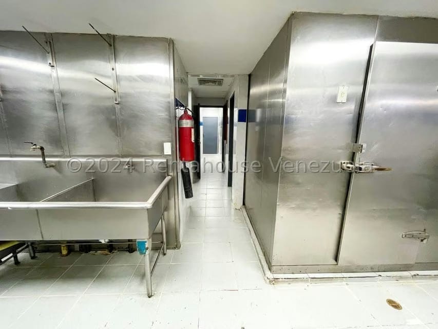 Comercial (Local Comercial) en Alquiler en Los Palos Grandes, Distrito Metropolitano - 28