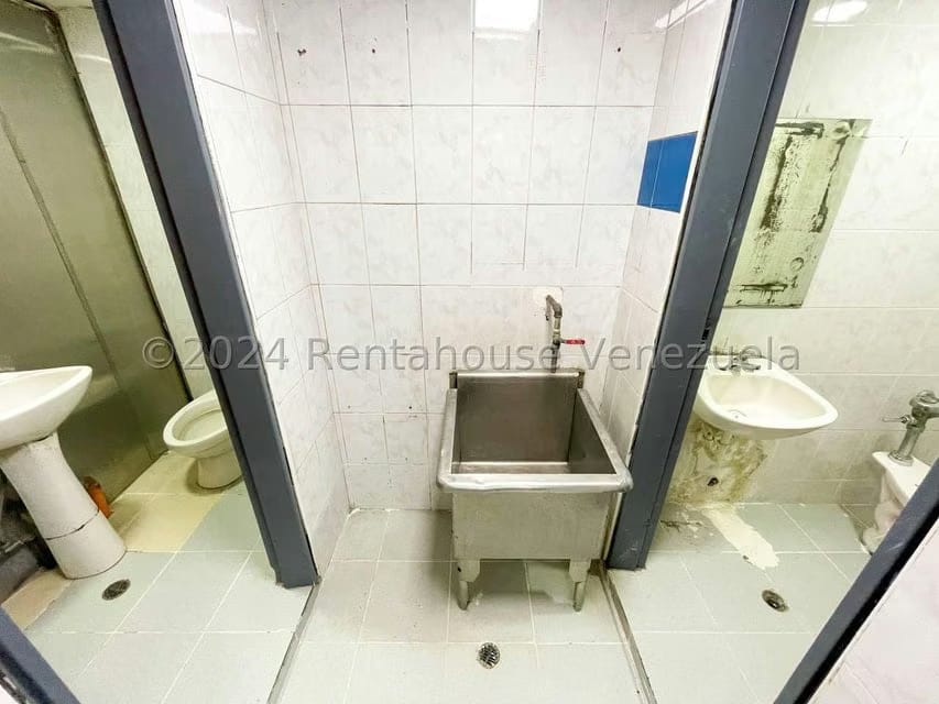 Comercial (Local Comercial) en Alquiler en Los Palos Grandes, Distrito Metropolitano - 29
