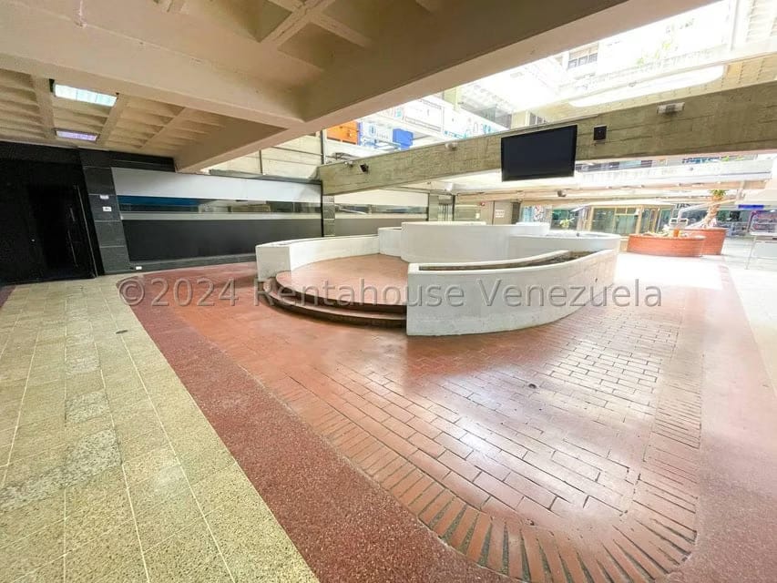 Comercial (Local Comercial) en Alquiler en Los Palos Grandes, Distrito Metropolitano - 31