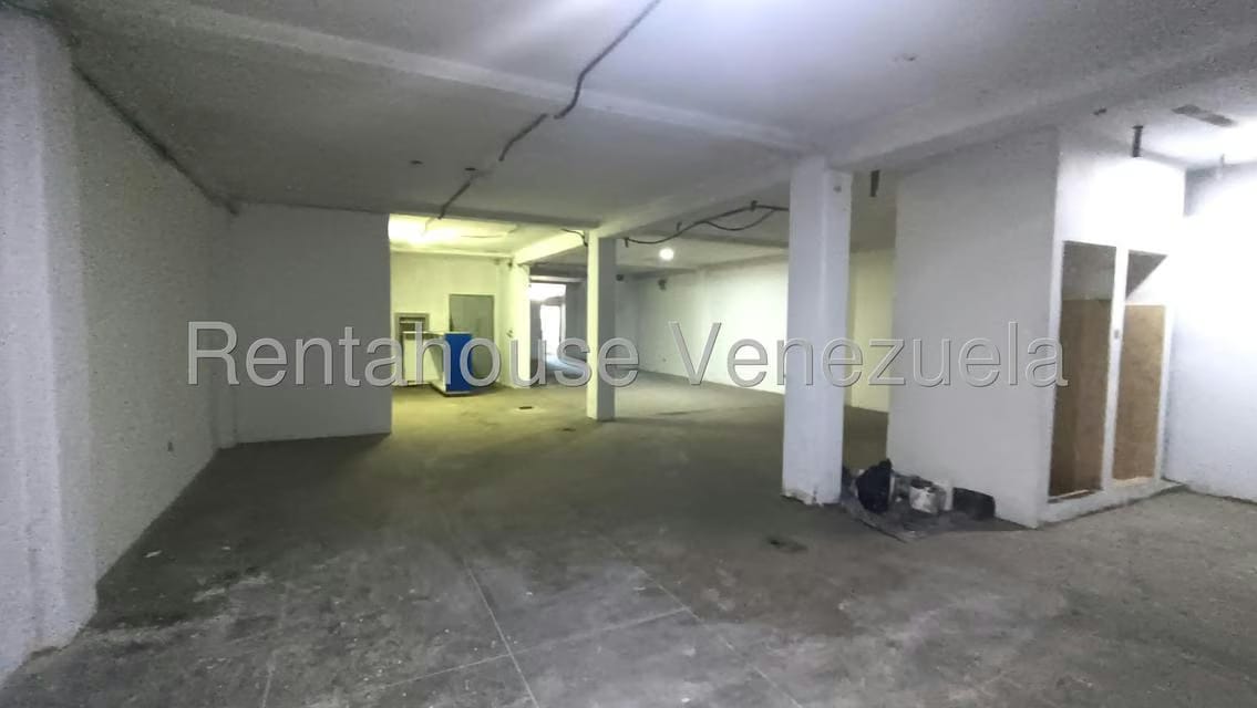 Comercial (Galpon - Deposito) en Alquiler en Catia, Distrito Metropolitano - 2