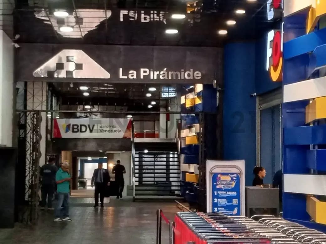 CS - ALQUILER LOCAL COMERCIAL. CENTRO COMERCIAL LA PIRÁMIDES - 9