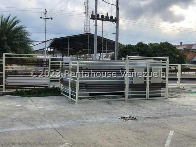 Comercial (Galpon - Deposito) en Alquiler en Zona Industrial 1, Lara - 12