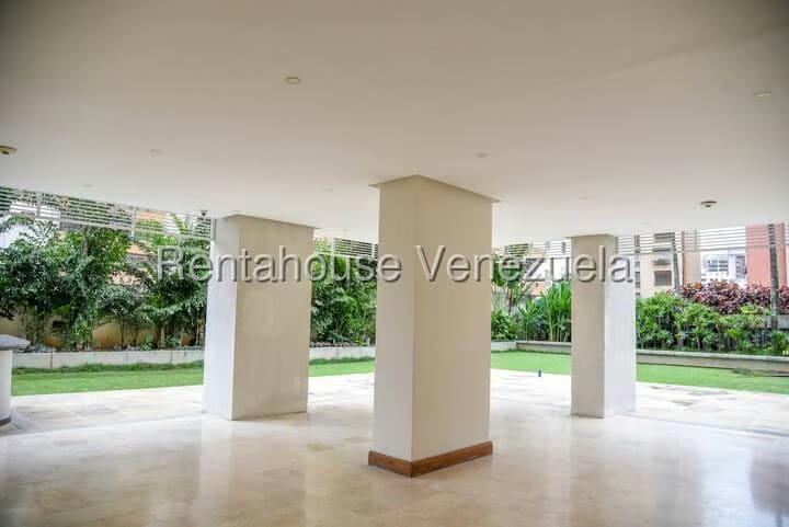 Apartamento (1 Nivel) en Alquiler en Santa Eduvigis, Distrito Metropolitano - 5