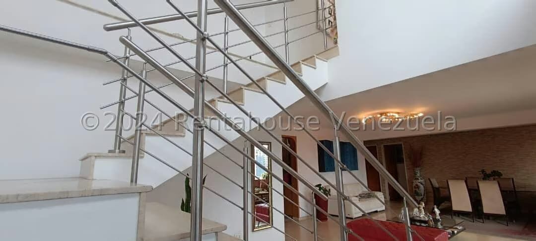 Apartamento (Duplex) en Venta en El Rosal, Distrito Metropolitano - 23