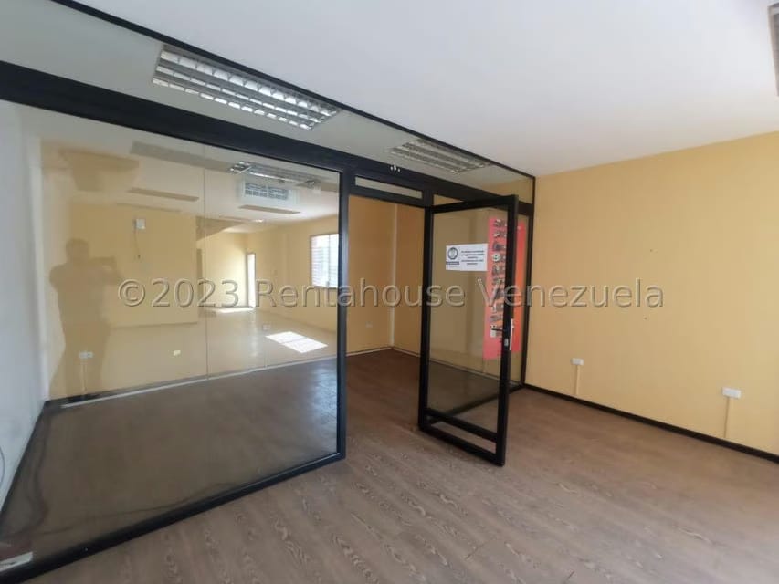 Comercial (Local Comercial) en Venta en Zona Industrial 2, Lara - 12