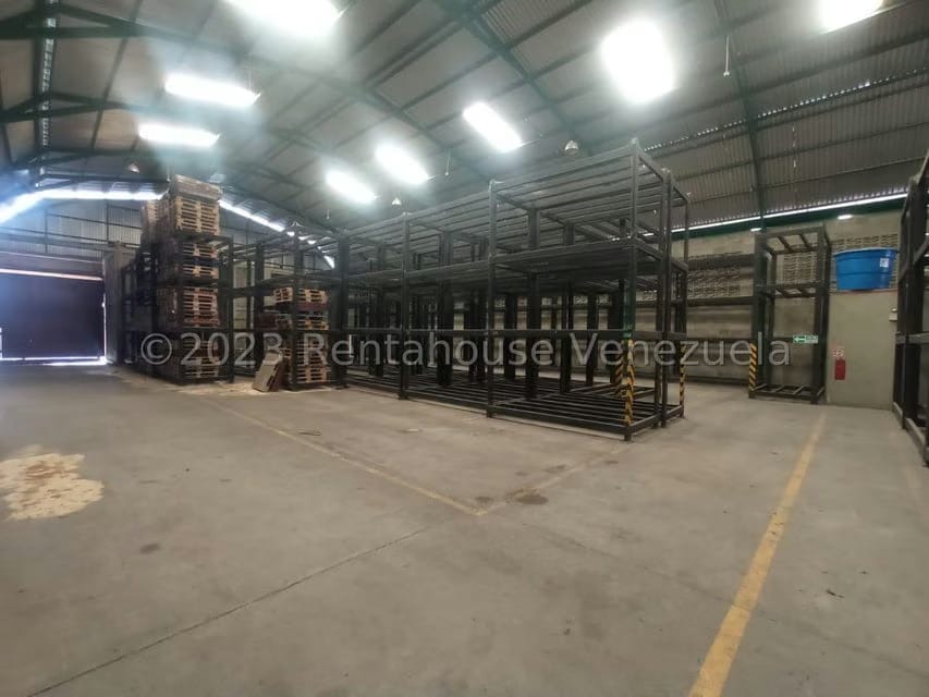 Comercial (Local Comercial) en Venta en Zona Industrial 2, Lara - 24