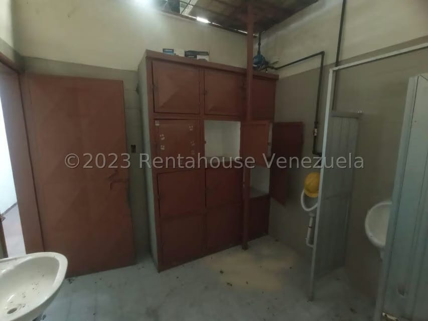 Comercial (Local Comercial) en Venta en Zona Industrial 2, Lara - 38