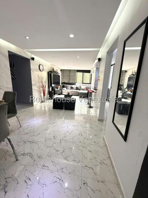 Apartamento (1 Nivel) en Venta en Parque Caiza, Distrito Metropolitano - 2