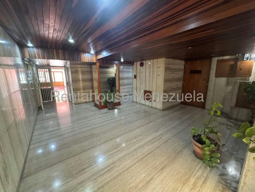 Apartamento (1 Nivel) en Venta en La Urbina, Distrito Metropolitano - 3