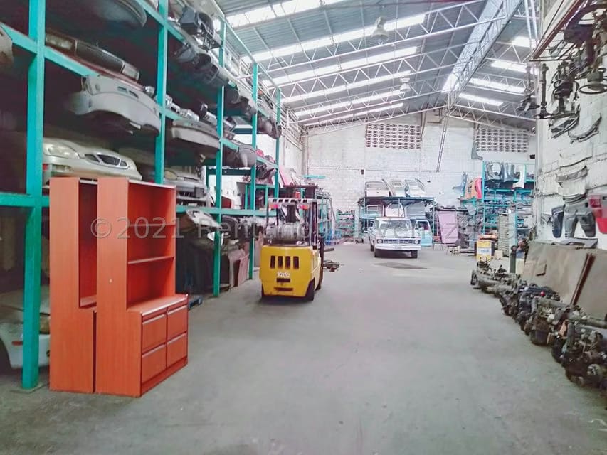 Comercial (Galpon - Deposito) en Venta en La Yaguara, Distrito Metropolitano - 3