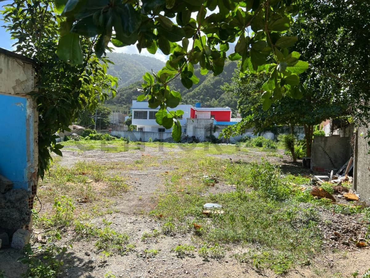 Se alquila terreno para uso comercial en Macuto - 4