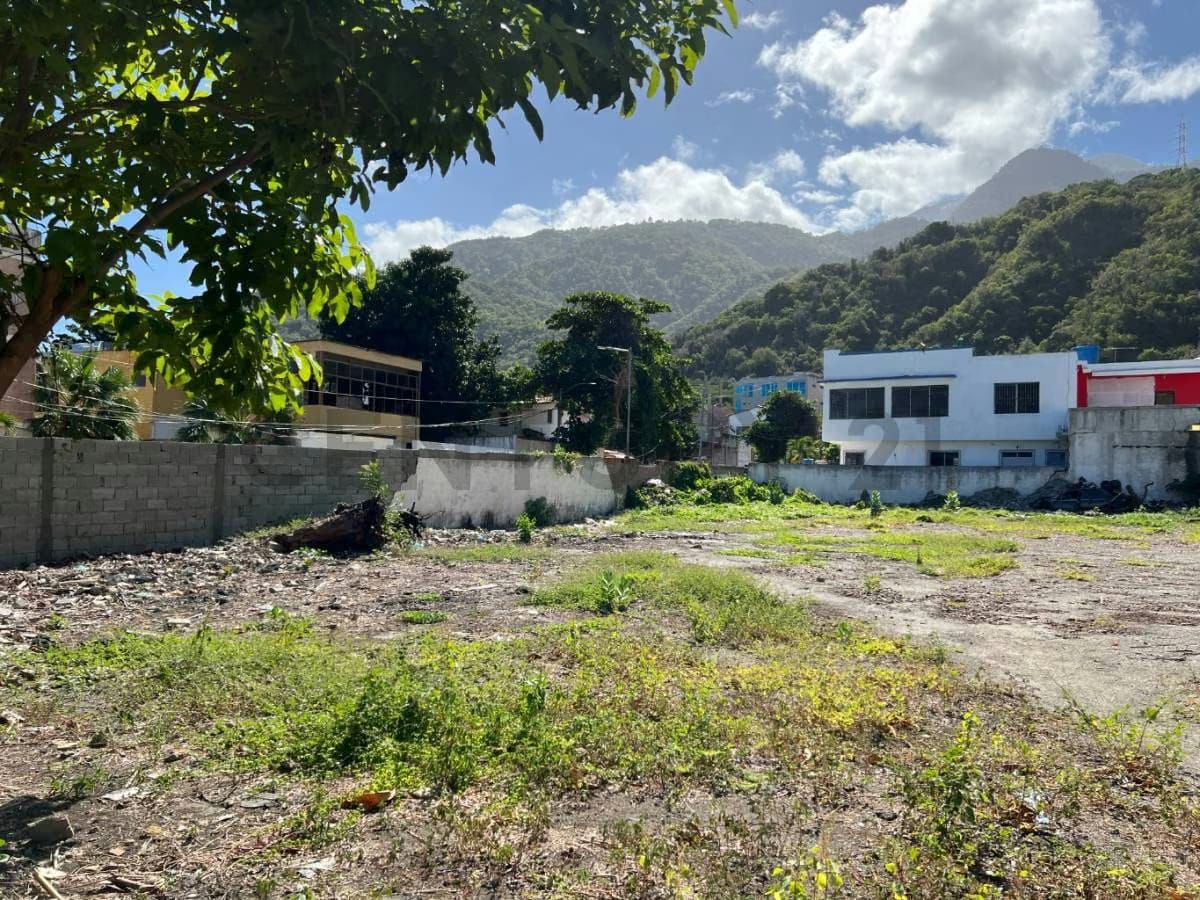 Se alquila terreno para uso comercial en Macuto - 6