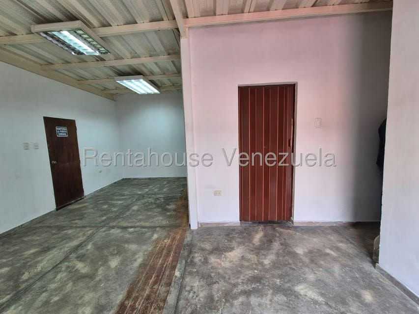 Comercial (Local Comercial) en Alquiler en Zona Este, Lara - 2