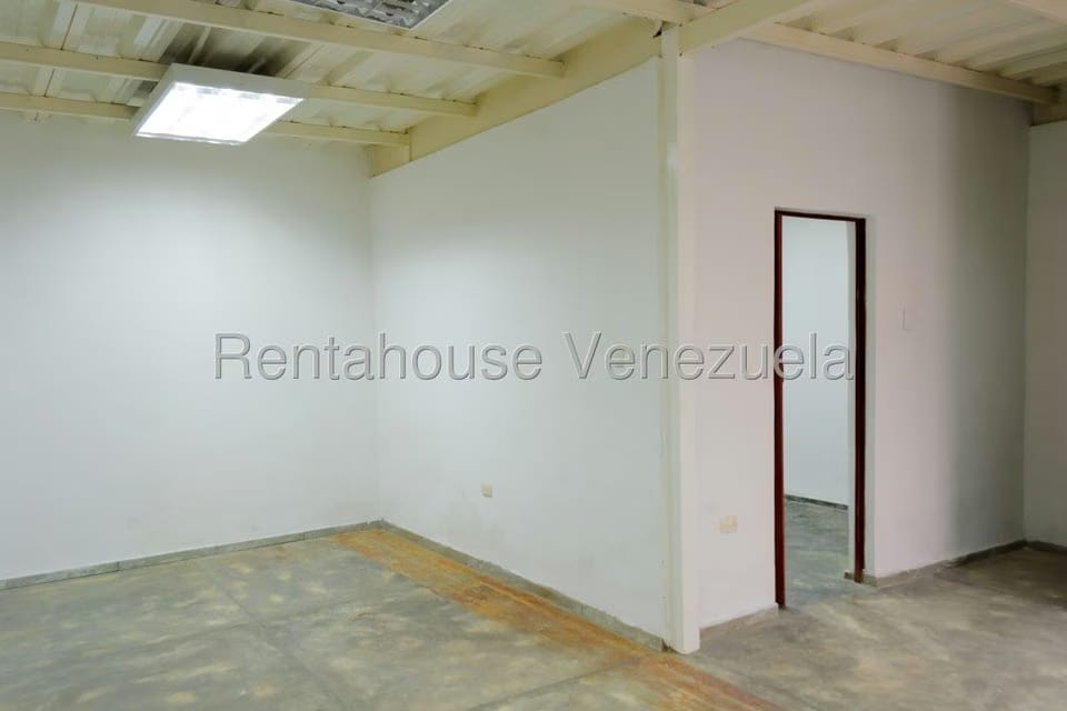 Comercial (Local Comercial) en Alquiler en Zona Este, Lara - 4
