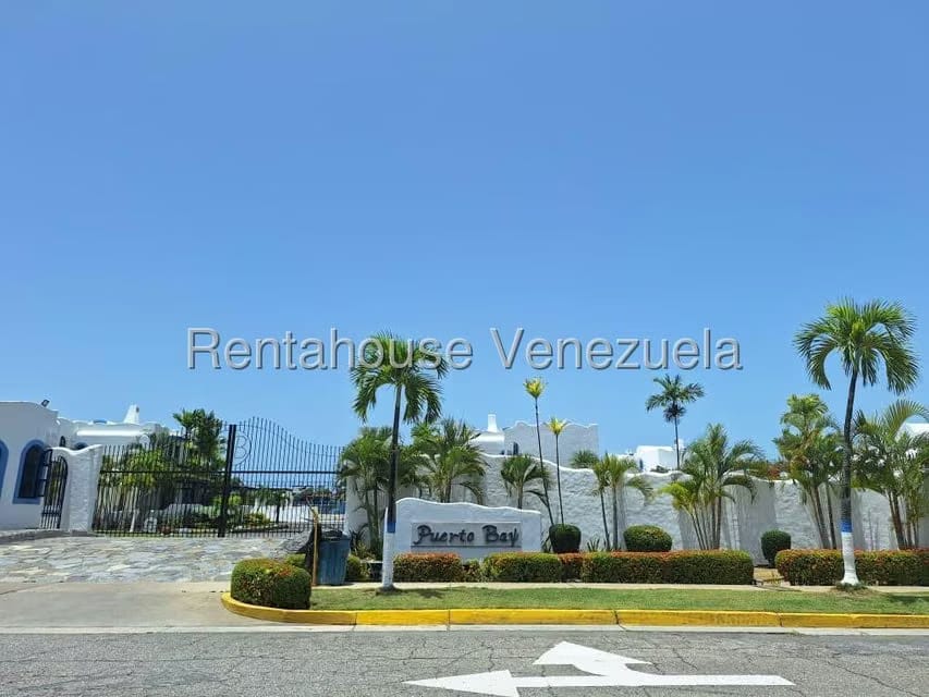 Casa (Duplex) en Venta en Puerto Encantado, Miranda - 2