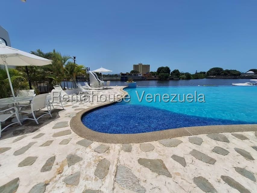 Casa (Duplex) en Venta en Puerto Encantado, Miranda - 46