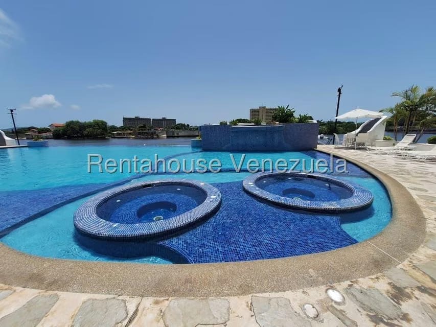 Casa (Duplex) en Venta en Puerto Encantado, Miranda - 49