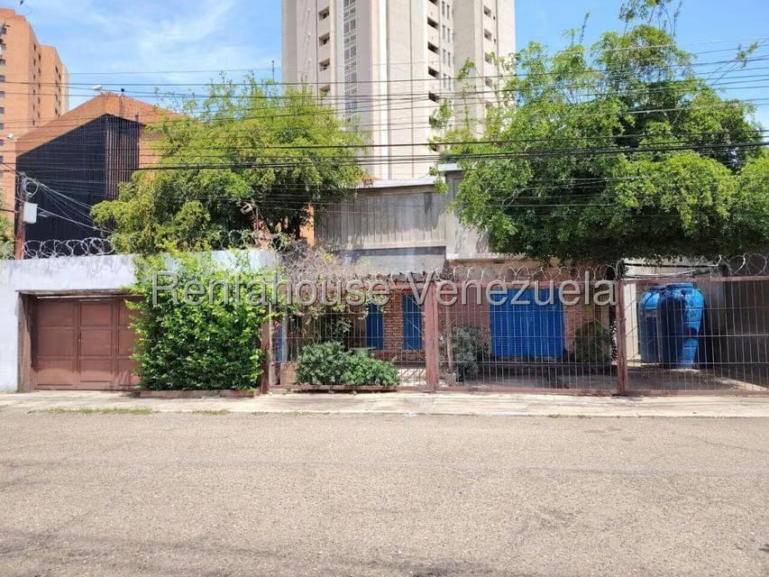 Casa (Duplex) en Venta en Las Mercedes, Zulia - 2