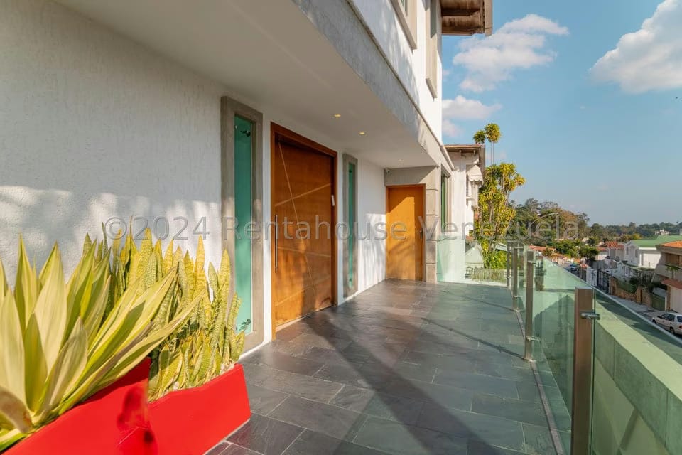 Casa (Duplex) en Venta en Los Naranjos del Cafetal, Distrito Metropolitano - 2