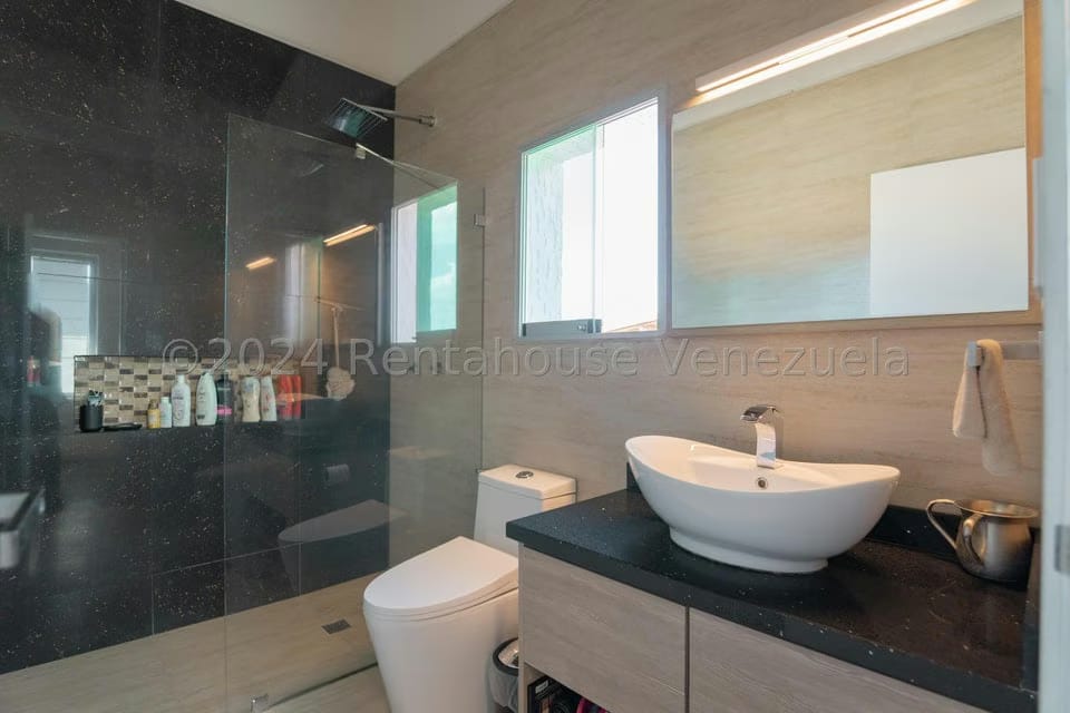 Casa (Duplex) en Venta en Los Naranjos del Cafetal, Distrito Metropolitano - 28