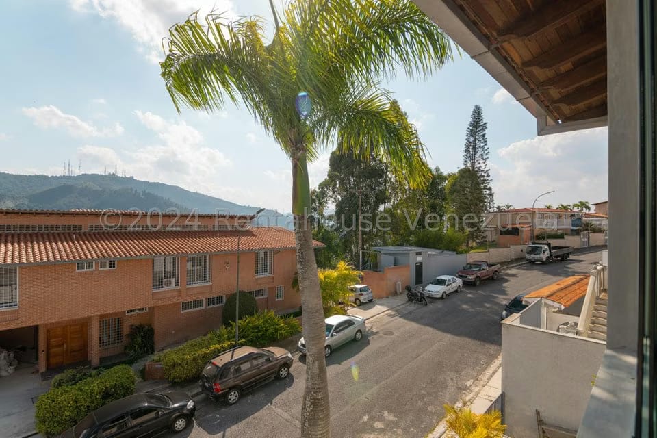 Casa (Duplex) en Venta en Los Naranjos del Cafetal, Distrito Metropolitano - 4