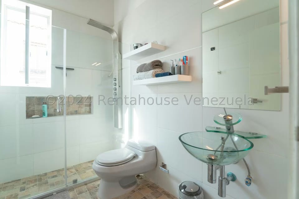 Casa (Duplex) en Venta en Los Naranjos del Cafetal, Distrito Metropolitano - 35