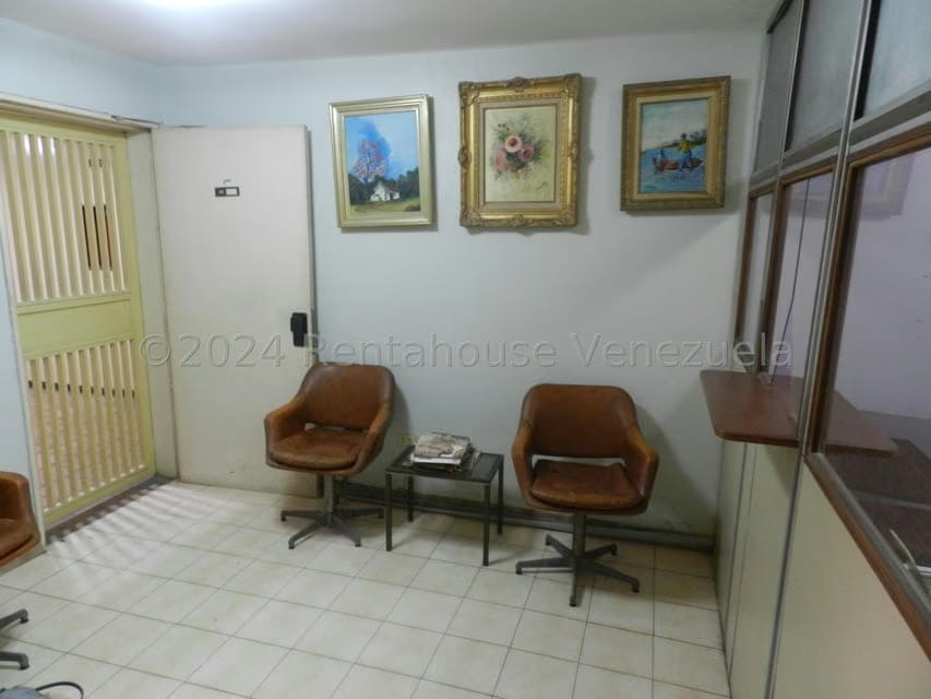 Comercial (Oficina) en Alquiler en Parroquia Santa Teresa, Distrito Metropolitano - 2