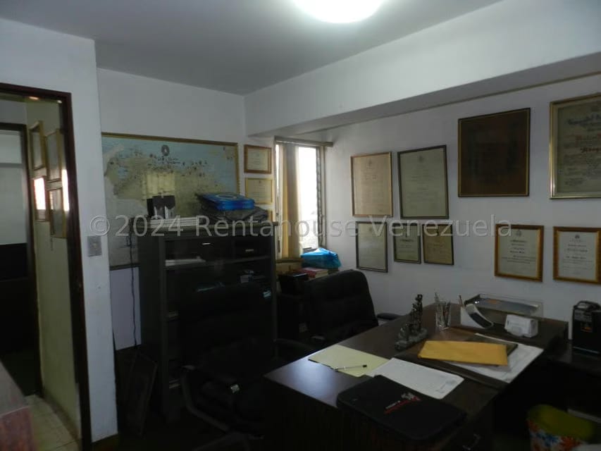 Comercial (Oficina) en Alquiler en Parroquia Santa Teresa, Distrito Metropolitano - 11